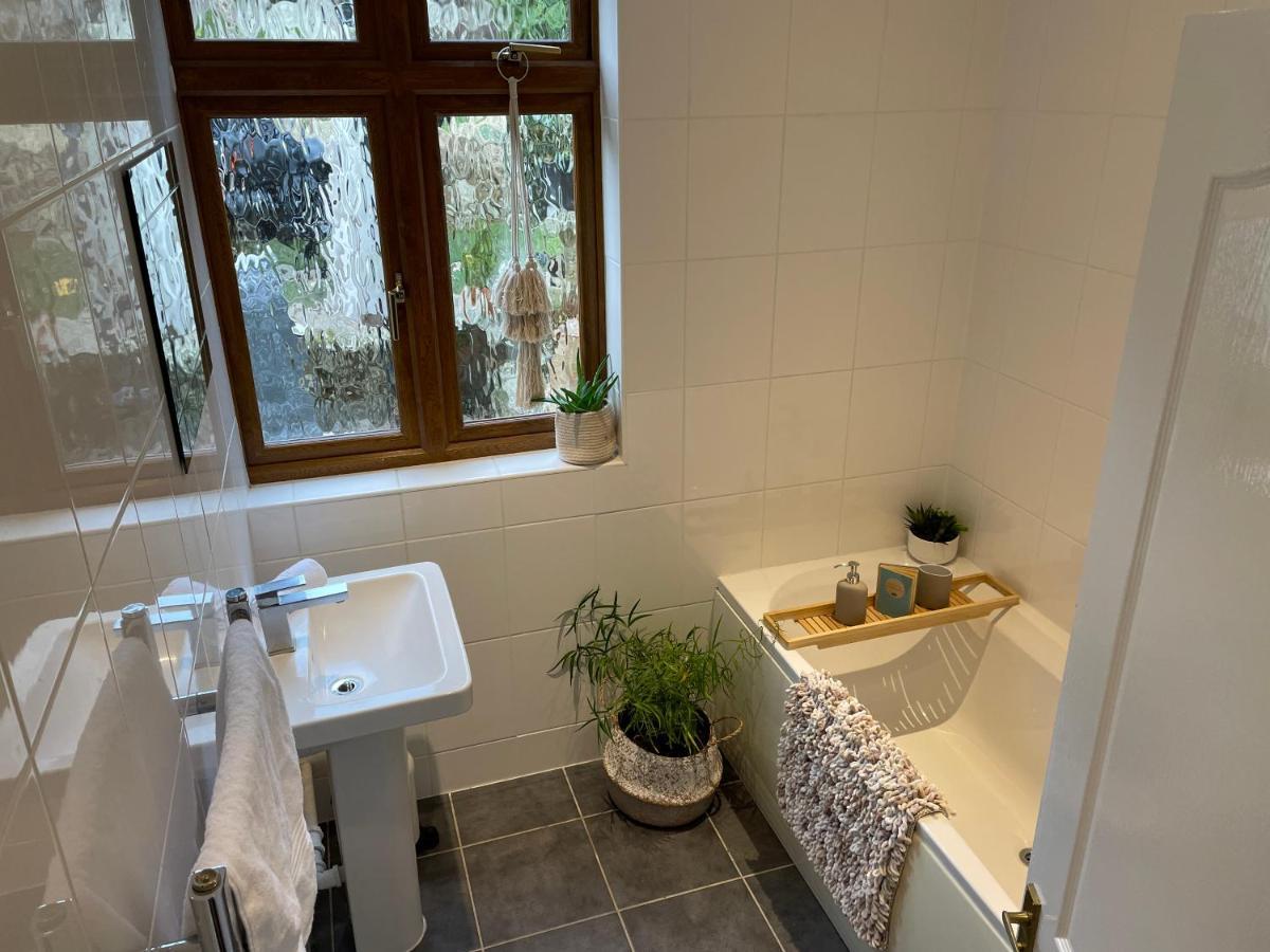 3 Bed Ground Floor Apartment - Hot Tub Optional Upgrade 海斯 外观 照片