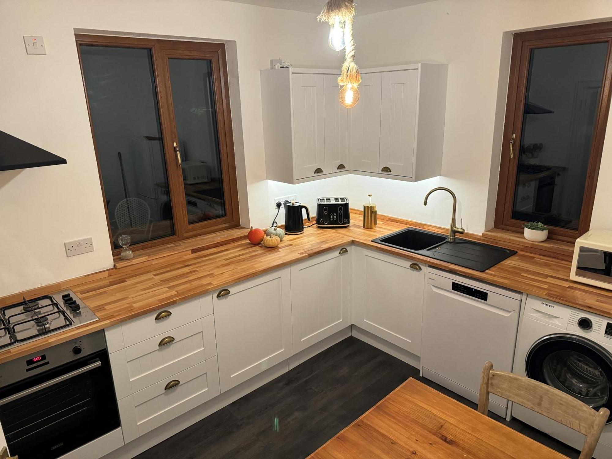 3 Bed Ground Floor Apartment - Hot Tub Optional Upgrade 海斯 外观 照片